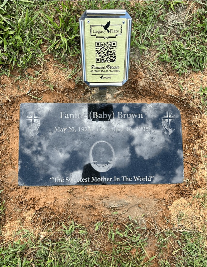 Fannie (Baby) Brown's memorial plate with a Digi Legacy Plate QR code marker